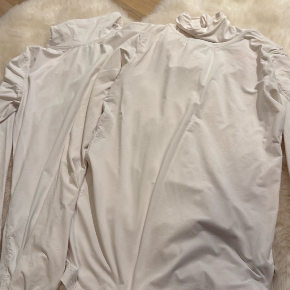2 Very worn  bloq uv XS white turtlenecks